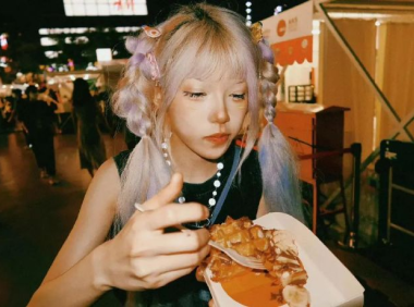 轩子巨二兔现在在哪直播，轩子巨2兔不放假！