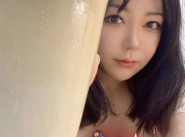 王师傅和小毛毛探店刘飞儿！拿卷尺探店量三围！？