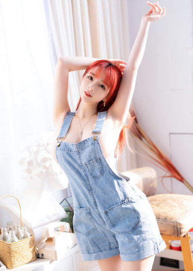 叉子宝宝穿得最少的照片居然是背带裤系列