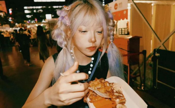 轩子巨二兔现在在哪直播,轩子巨2兔不放假!