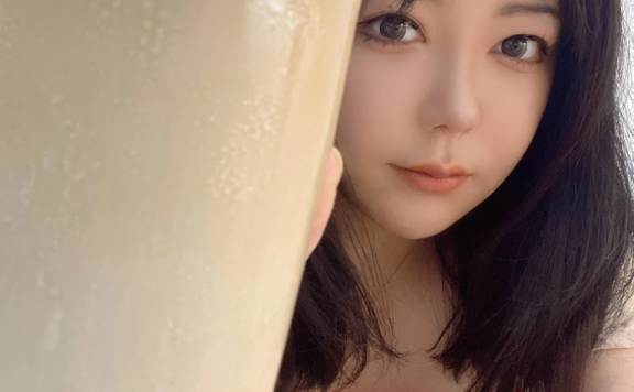 王师傅和小毛毛探店刘飞儿！拿卷尺探店量三围！？